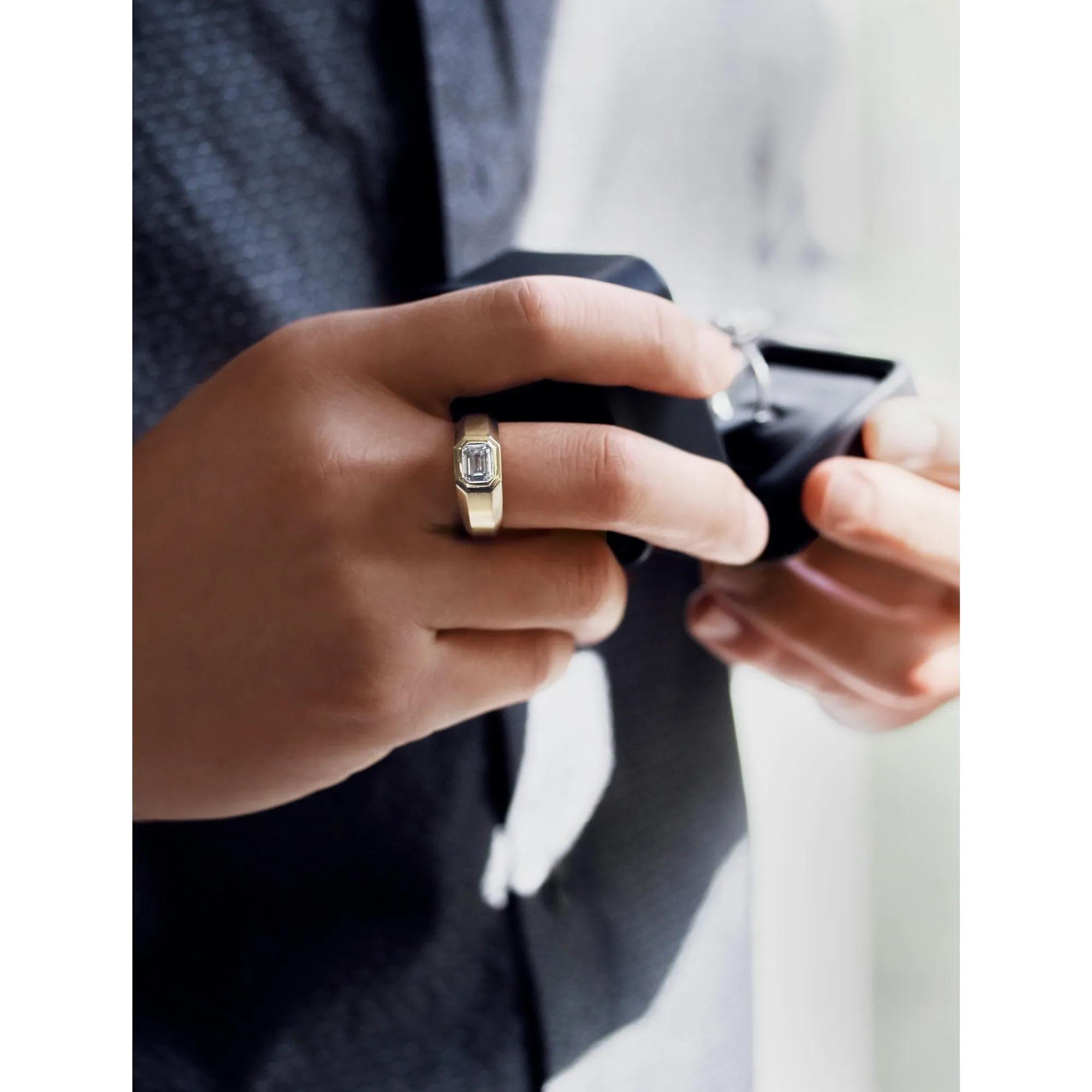 Emerald Modern Bezel Men's Ring (Certified)