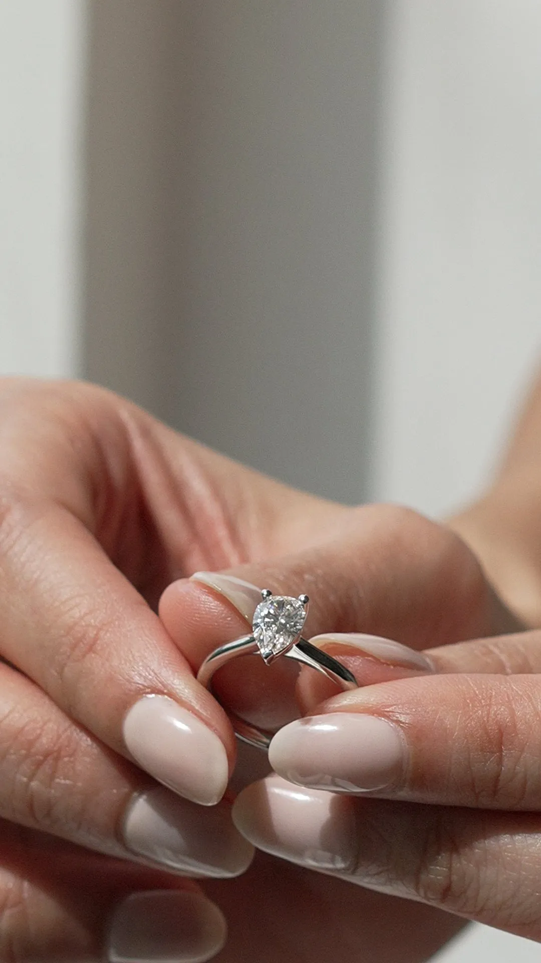 Florence Ring 0.85ct 18K White Gold