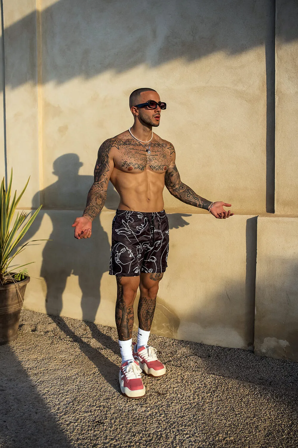 Resort Shorts - Faces Black
