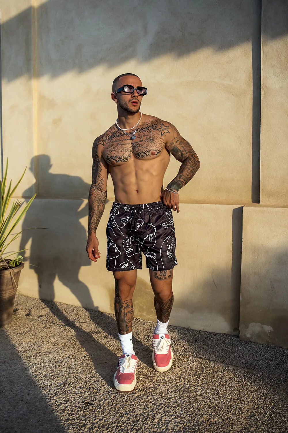 Resort Shorts - Faces Black